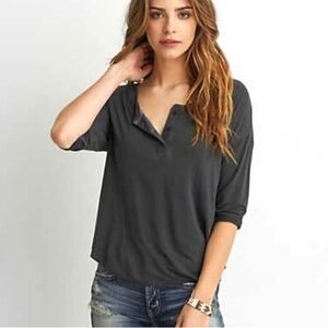 American Eagle Soft & Sexy 3/4 Sleeve Henle Top